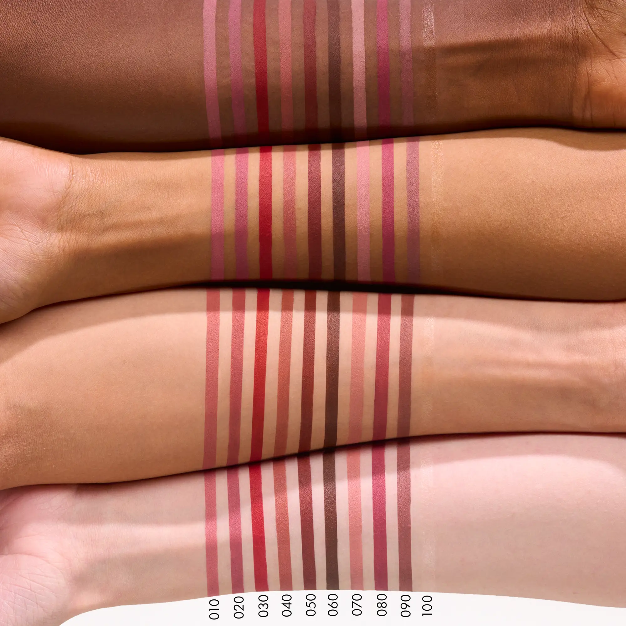 Gel Glide Long-Lasting Lip Liner 030 Left On Red - Image 3