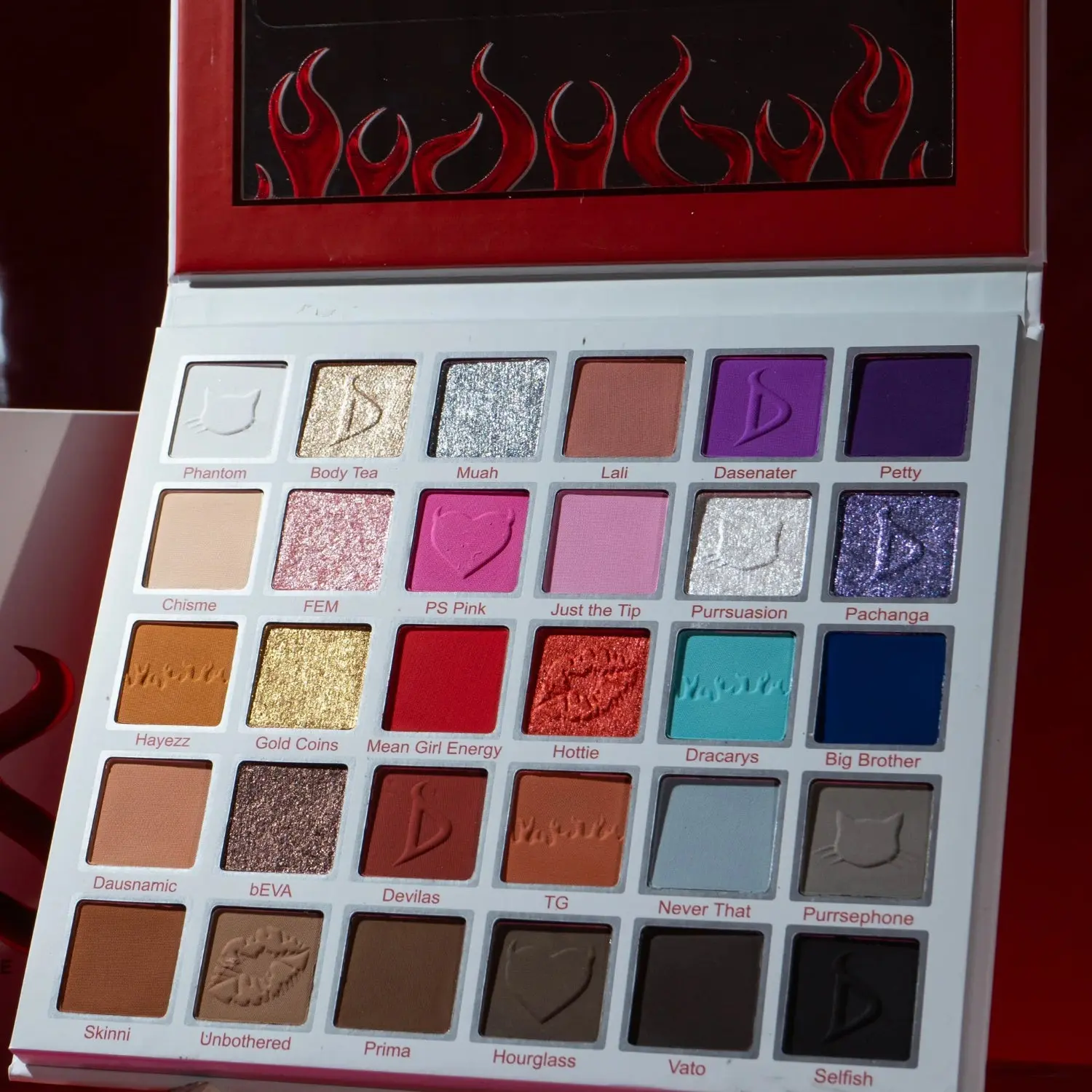 x Daus 30 Shade Artistry Palette - Image 2