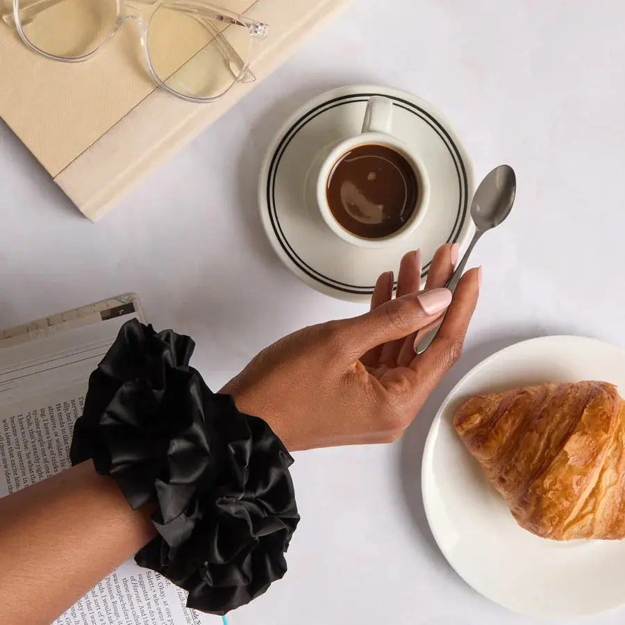 Ruffle Scrunchie Black - Image 3